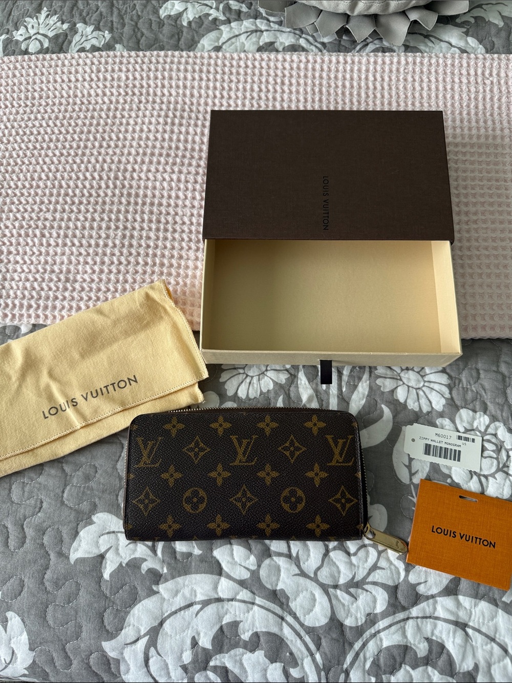 Louis Vuitton Monogram โZippyโ Canvas Zip Around Wallet - Like New